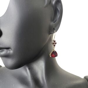 𝅺J. C. Penny Garnet Drop Dangle Earrings Goldtone Setting